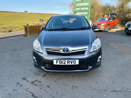 TOYOTA AURIS 1.8 VVT-h T Spirit