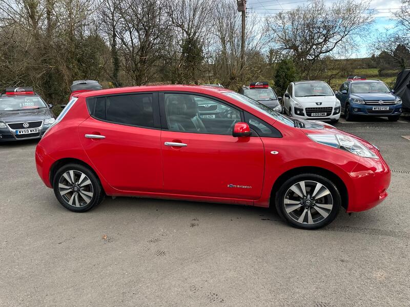 NISSAN LEAF