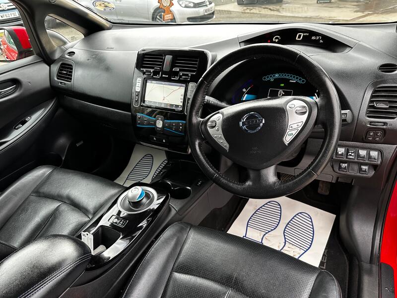NISSAN LEAF