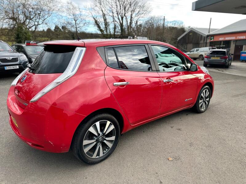 NISSAN LEAF
