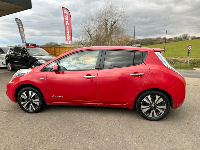 NISSAN LEAF
