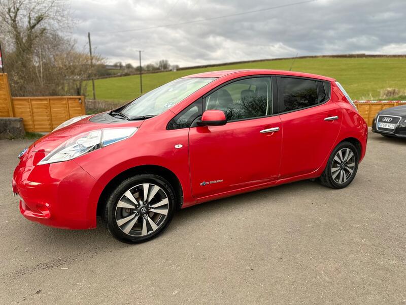 NISSAN LEAF