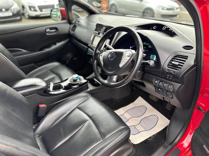 NISSAN LEAF