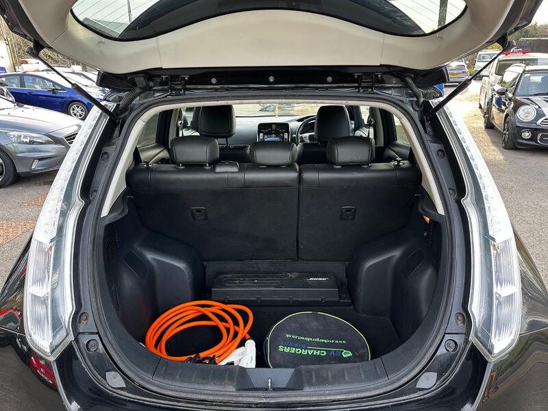 NISSAN LEAF